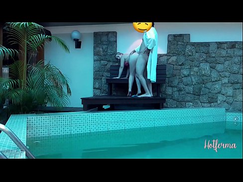 ❤️ A főnök meghívja a szobalányt a medencébe, de nem tud ellenállni egy forró Szex videó at hu.ru-pp.ru ❌